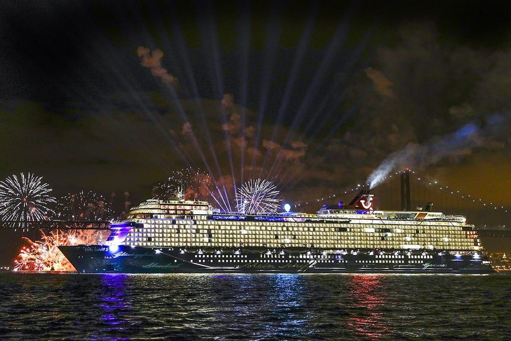 Neue Mein Schiff 2 Im Hafen Von Lissabon Getauft Tui